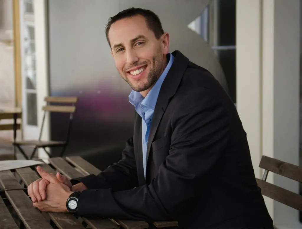 ד"ר רועי מאוטנר מבית החולים אסותא אשדוד. בוגר הפקולטה לרפואה של אוניברסיטת מסריק - מצוות ההוראה של מכינת Med-Study - לימודי רפואה בחו"ל